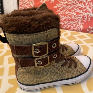 Girls Converse high top Boots